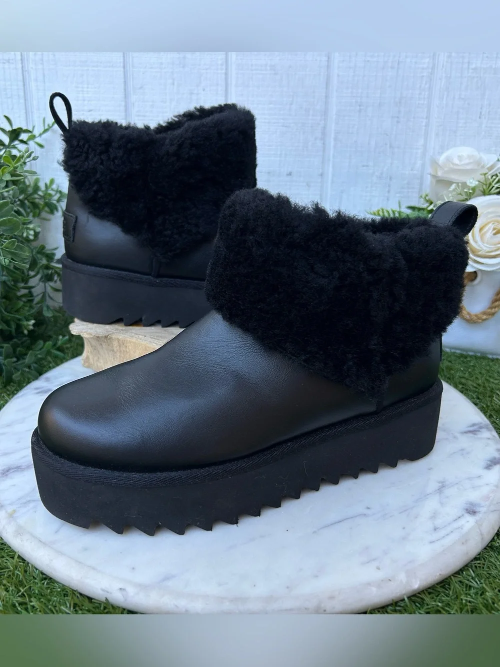 UGG Women's Black Ultra Mini Alina Bootie size 5 NEW /no box